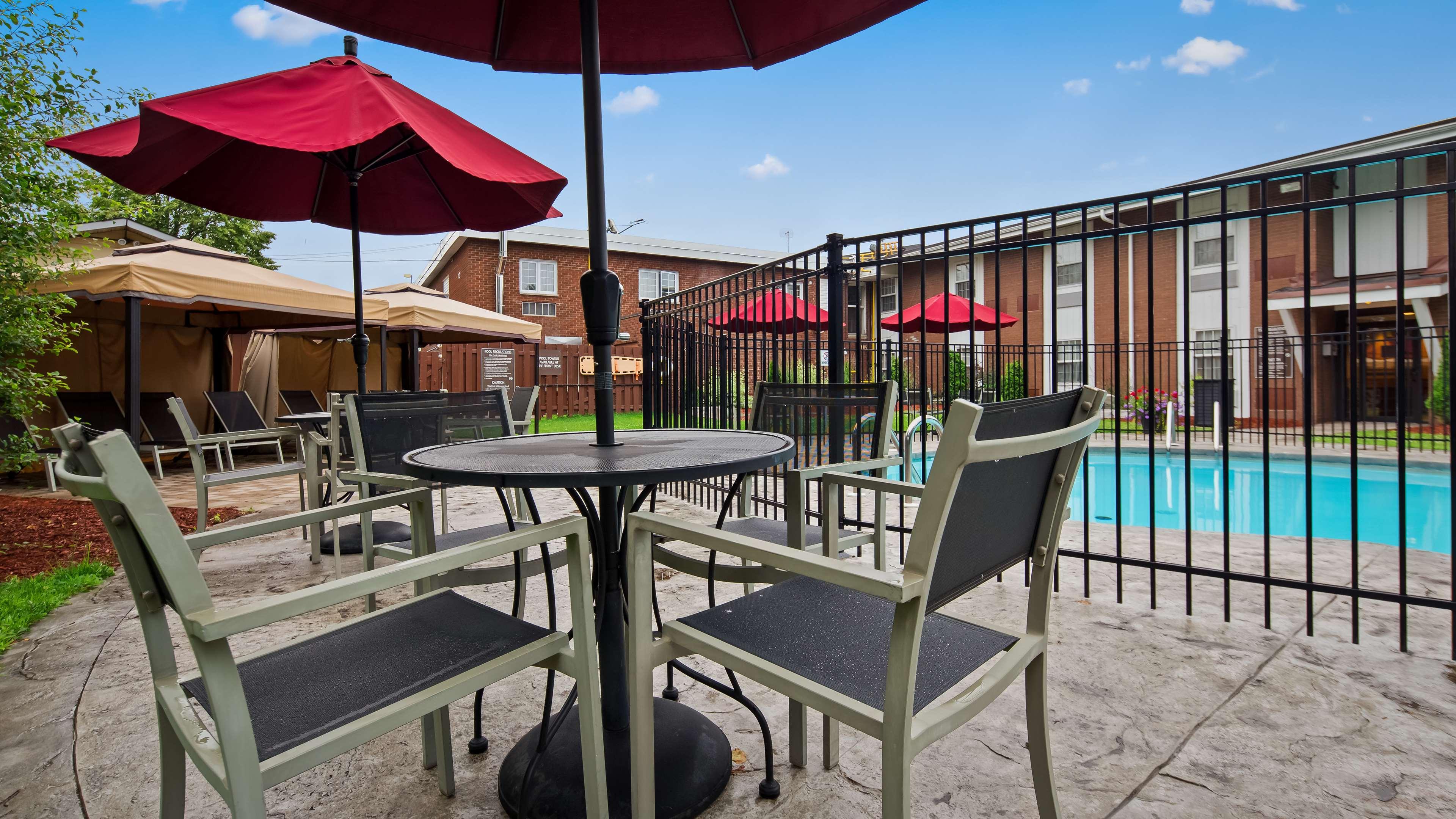 Best Western Parkway Inn & Conference Centre Cornwall Exterior photo